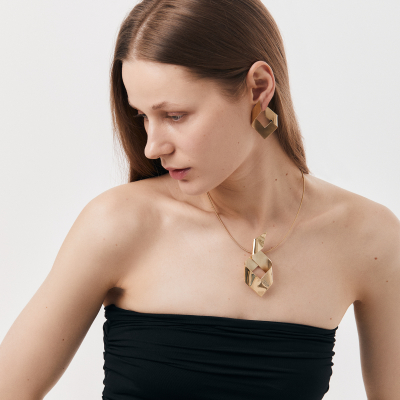 DAVA Necklace 2