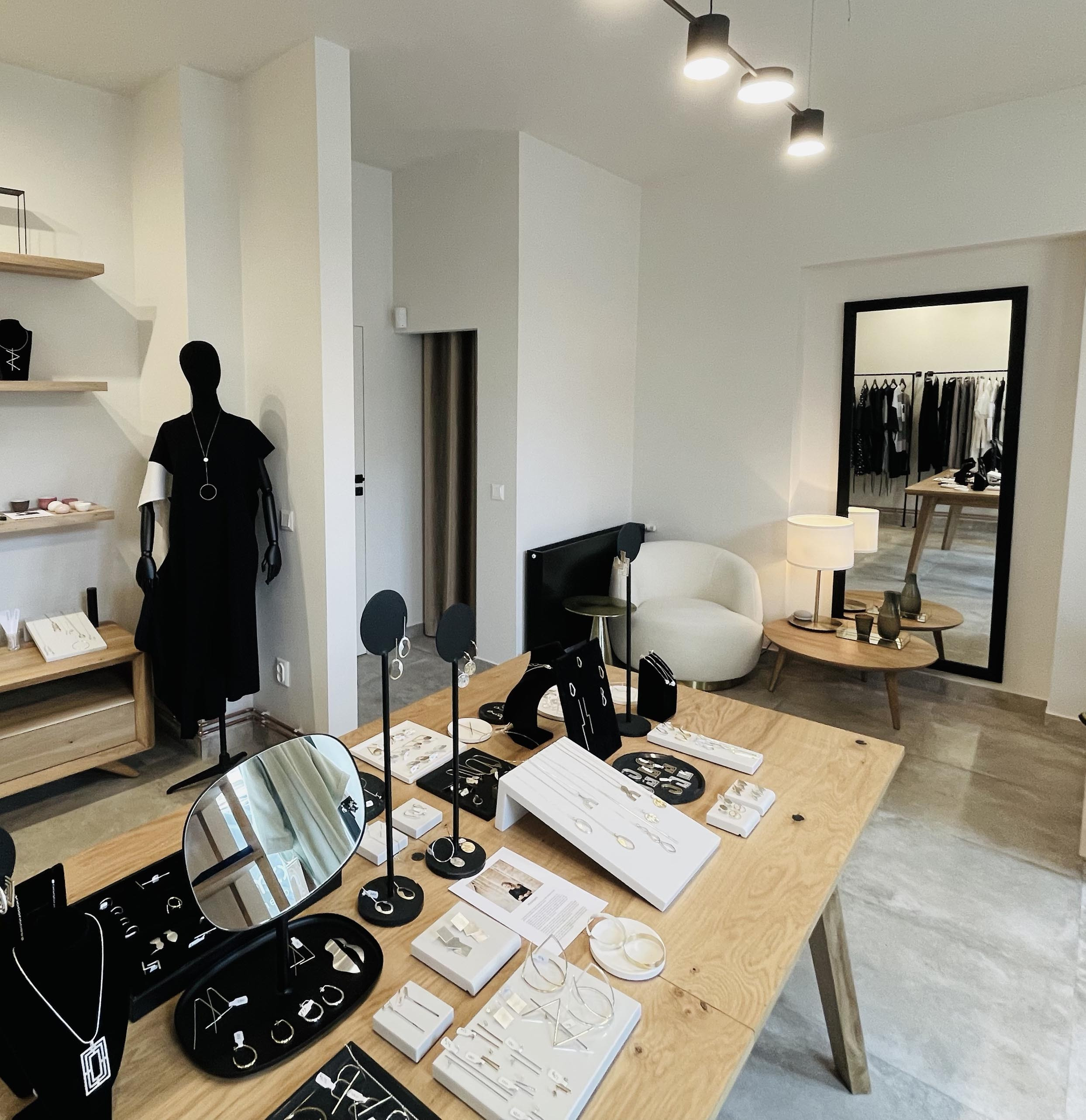 monom the concept store: The Art of Shopping